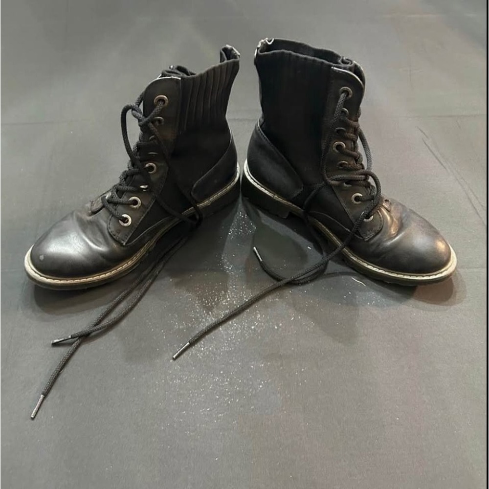 Blowfish Women's 7.5 Black Lace-Up Combat Boots Knit Collar Lug Sole Grunge